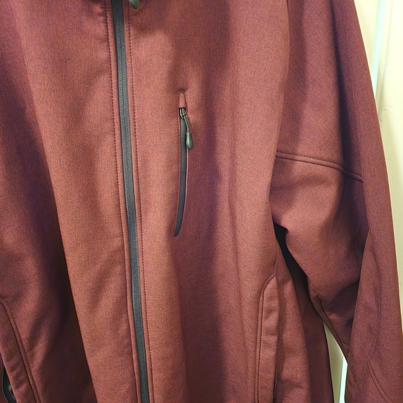 Kirkland Mens burgundy XXL soft shell jacket. Used good - Picture 3 of 7